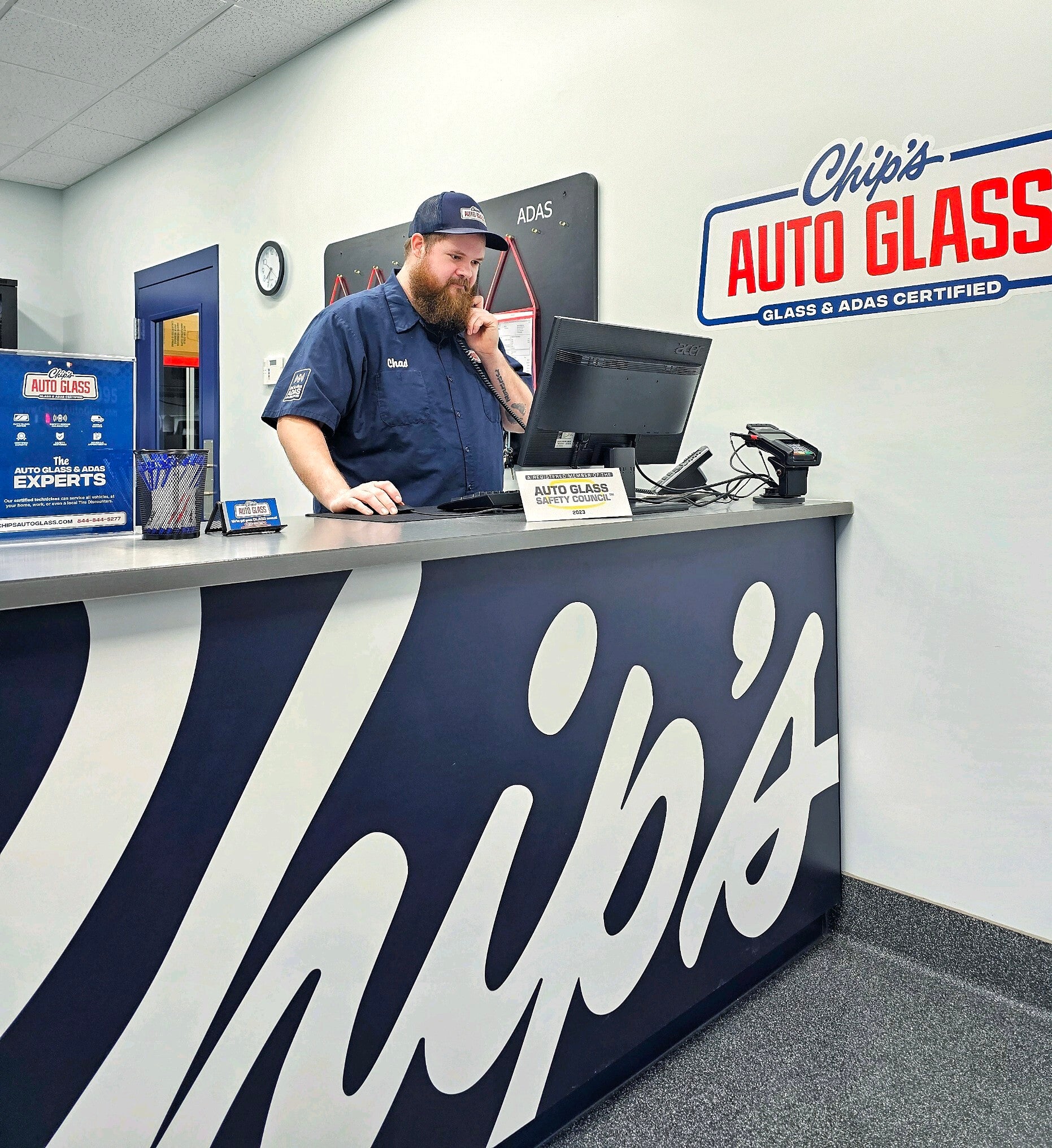 chip's auto glass main desk