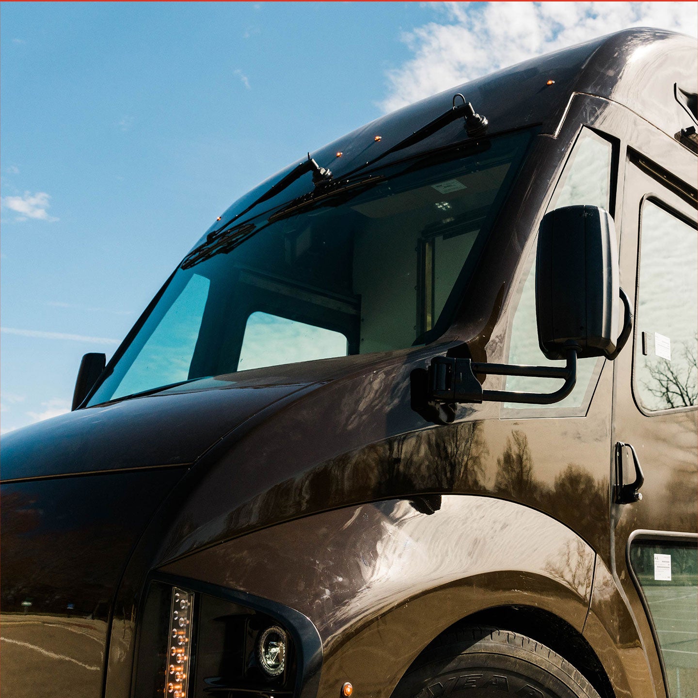 workhorse ev delivery vehicle tight crop
